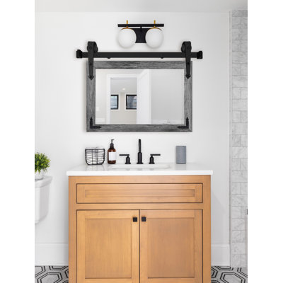 Miroir vertical moderne avec rail de porte de grange en acier et supports de coin décoratifs en métal Modern
