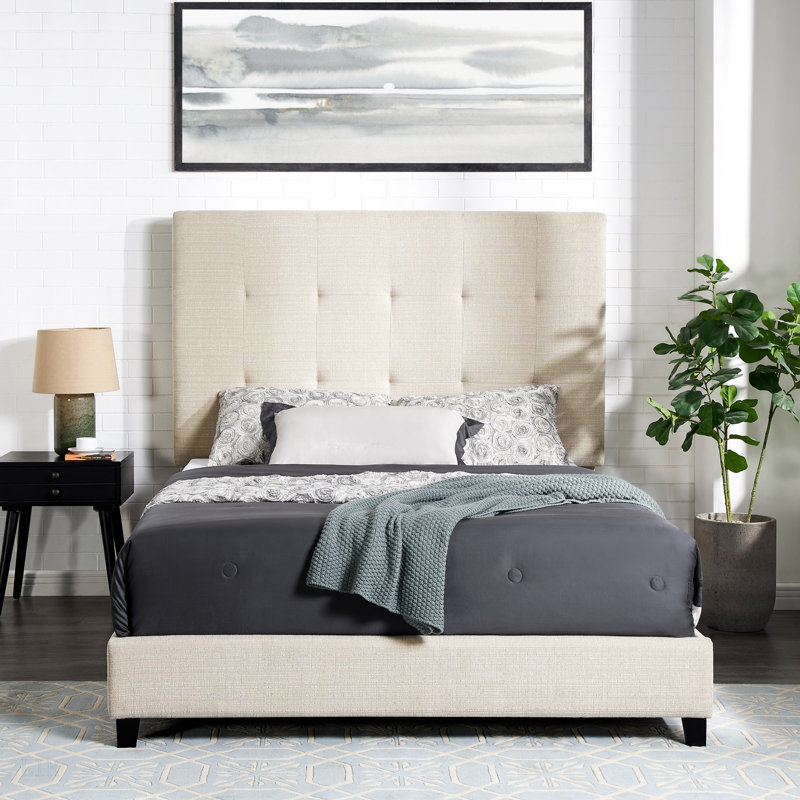 Grand lit plateforme tapissier capitonné beige, cadre de lit