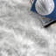 Tapis blanc à poils longs en fausse peau de mouton de performance Lavallée-23544397