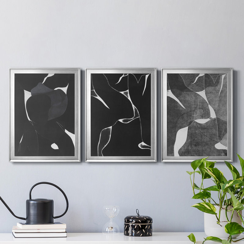 «Night Bloom I», reproduction encadrée de qualité supérieure, prête à être accrochée, H 24,5 po x l 55,5 po x P 1 po, Argent