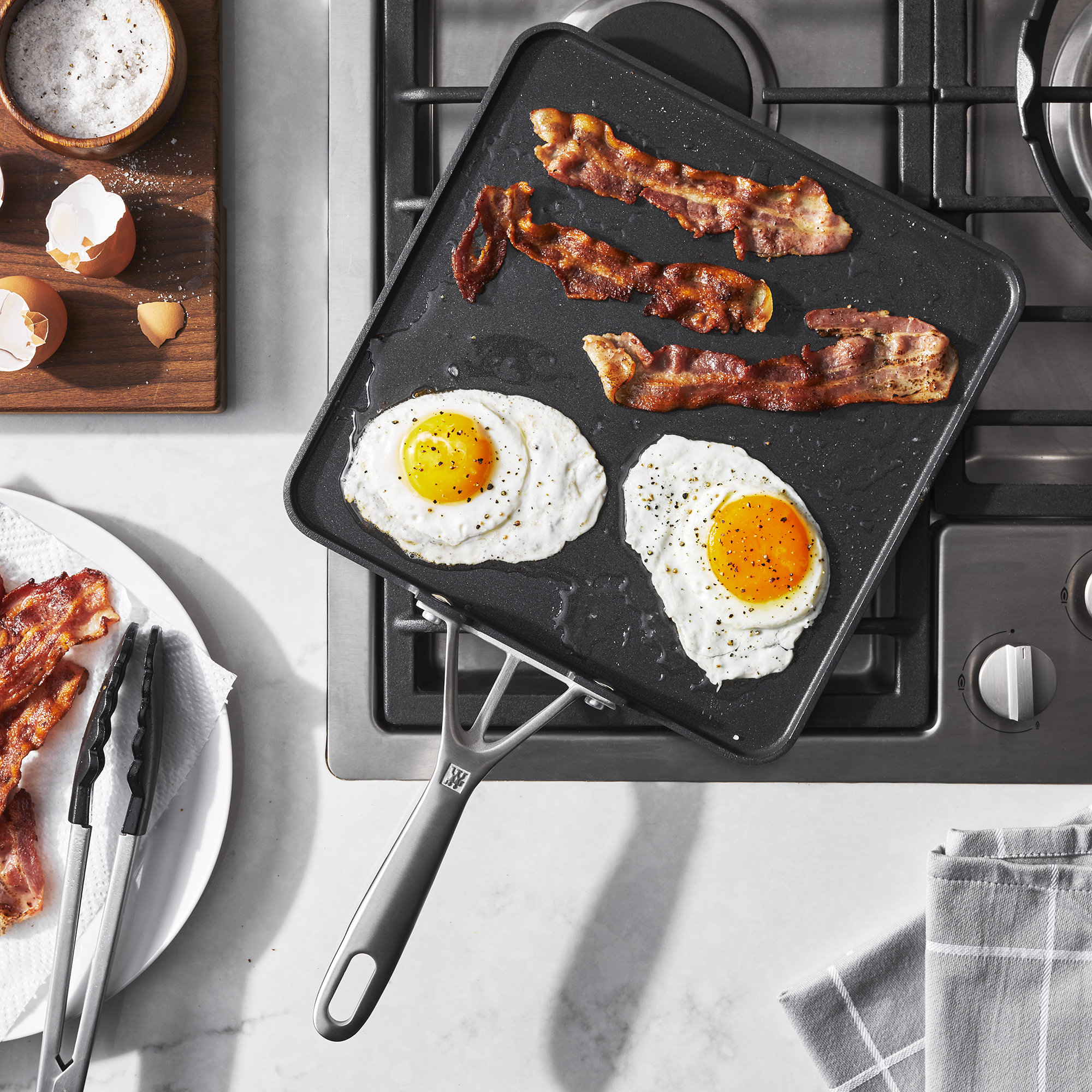 Cuisinart 2-Pack Cast Iron Non-Stick Griddle and Pan Set in the