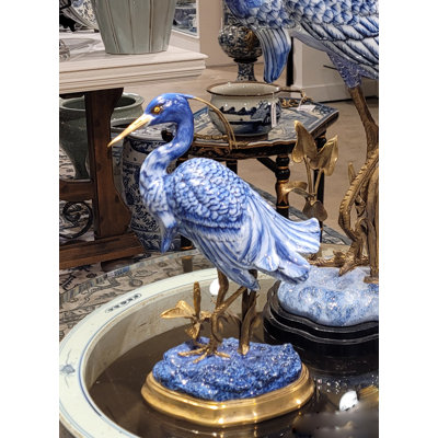 Figurine en porcelaine bleue avec aigrette et bronze