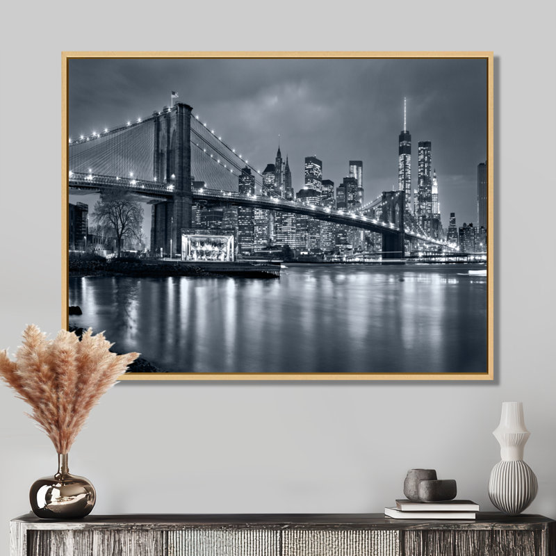 Panorama de la ville de New York la nuit, photographie sur métal, H 34 po x l 44 po, Reproduction avec cadre flottant, Maple