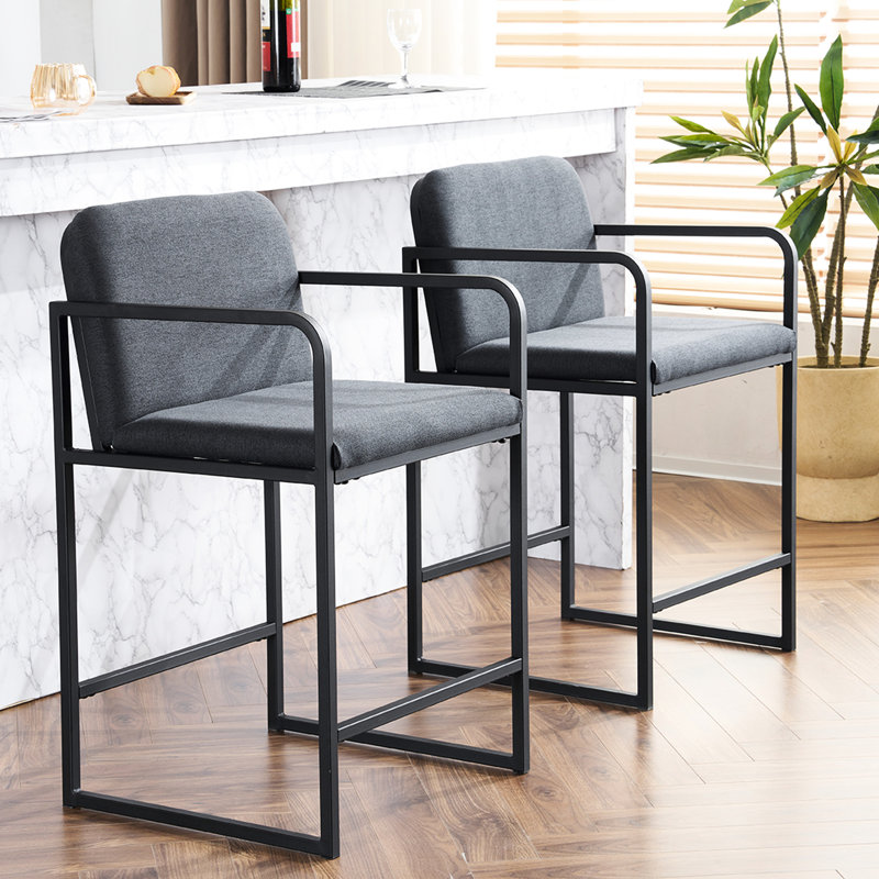 De 2 tabourets de bar gris foncé Structure en métal robuste et siège rembourré doux. Convient aux tabourets d'îlot de cuisine, de bar à domicile et de projet d'ornement de restaurant. Atmosphère confortable