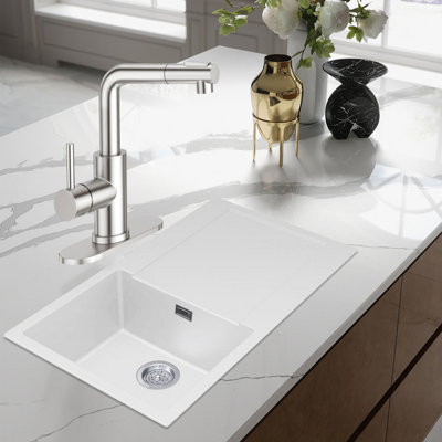Sink Faucet With Sprayer - Pull-Out Faucet - Single Hole Single Handle Lever Faucet