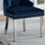 De 2 chaises de salle à manger avec dossier à oreilles, bleu, dossier à boutons, 2 chaises à oreilles et somptueuses