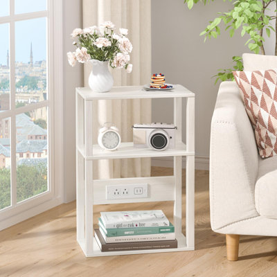 Petite table d'appoint étroite à 3 niveaux en bois avec station de charge, table de chevet Skinny pour les petits espaces, table de chevet mince avec rangement pour canapé, table de bout mince avec ports USB et prises de courant