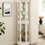 Armoire de coin blanche en verre à 3 côtés avec 4 tablettes réglables trempées, portes à accès facile et éclairage ambiant, présentez vos objets de collection avec style