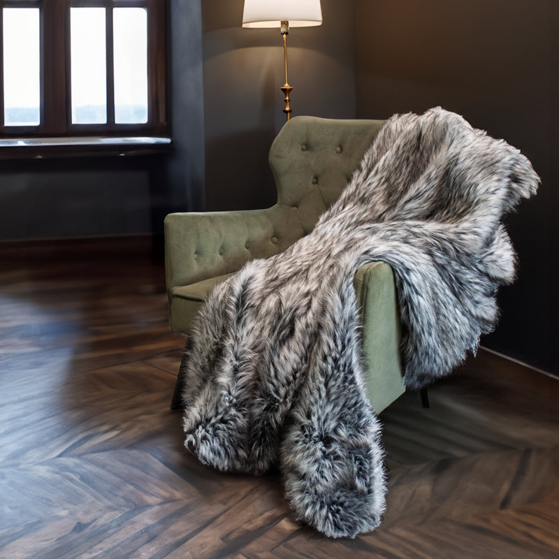 Jeté en fausse fourrure loup gris exotique Thomas Collection®, 60" L x 58" W