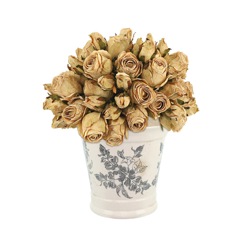 Ensemble de roses séchées dans un pot en céramique, Beige