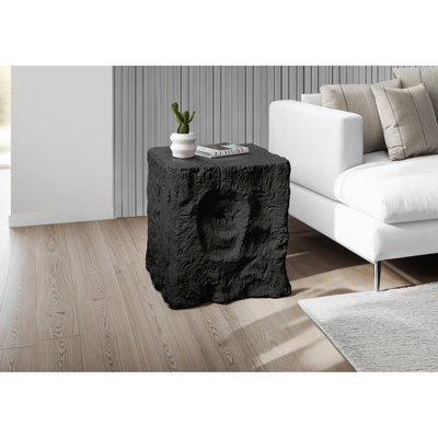 Table d'appoint carrée noire contemporaine de 63,5 cm de hauteur, pour une utilisation intérieure et extérieure comme table de chevet dans le salon ou la chambre, ou comme table de chevet moderne.