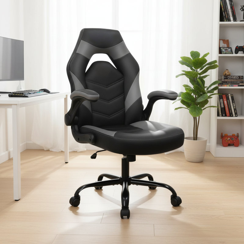 Chaise ergonomique en similicuir gris avec hauteur réglable, accoudoirs pliables, soutien lombaire et roulettes pivotantes. Idéal pour la maison ou le bureau.