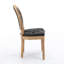 Chaise de salle à manger de style français avec garniture cloutée-414863261