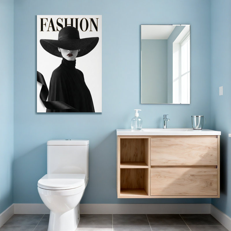 Mannequin en chapeau noir et cape, H 16 po x l 24 po