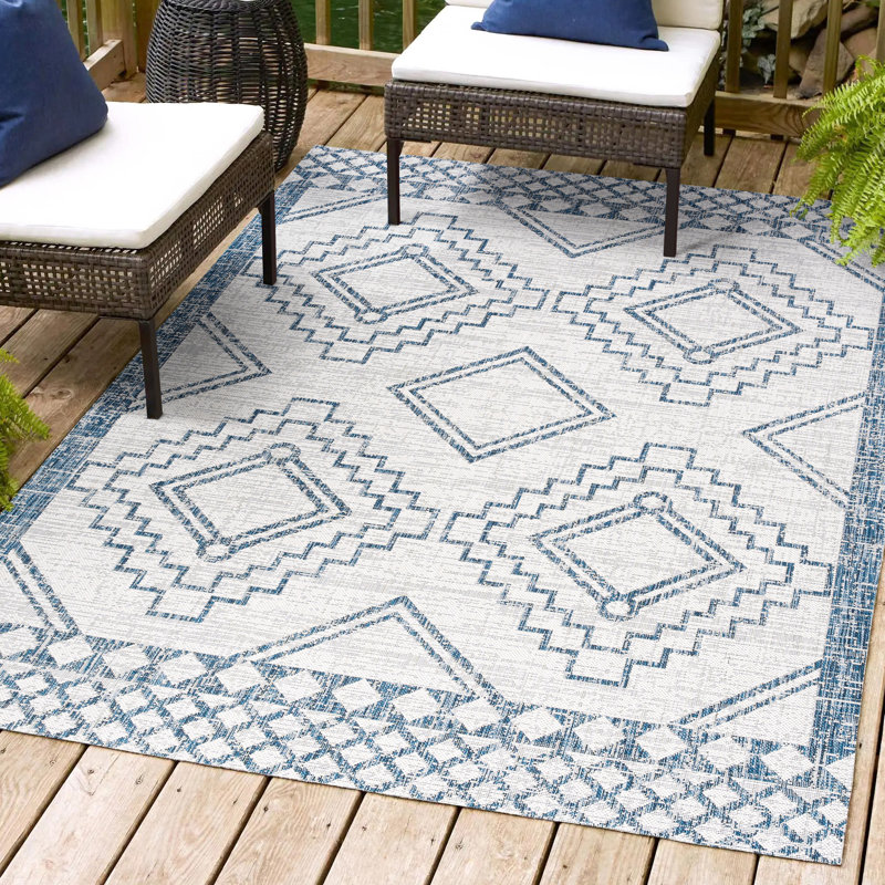 Weside Diamond Tribal Medallion Ivory/Blue Indoor/Outdoor Rug, Rectangle 5'2" x 7'5"