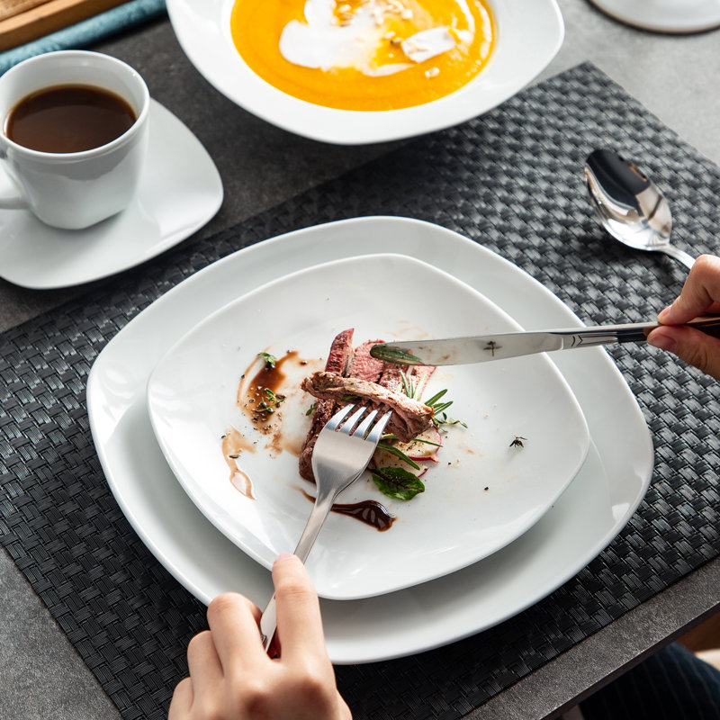30 Piece Dinnerware Set, Service for 6 