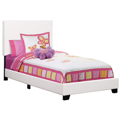 Structure de lit simple pour chambre simple, revêtue de similicuir blanc taille intrigue: structure plateforme avec finition et profil bas, matelas avec sommier tapissier requis