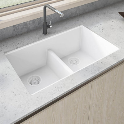 Évier de cuisine à double cuve en granite composite à quartz encastrable 33 x 19 po Ruvati - blanc arctique mat -