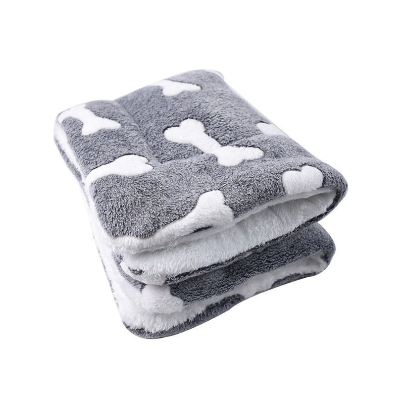 Tapis de lit confortable en flanelle pour chien avec motifs d'os