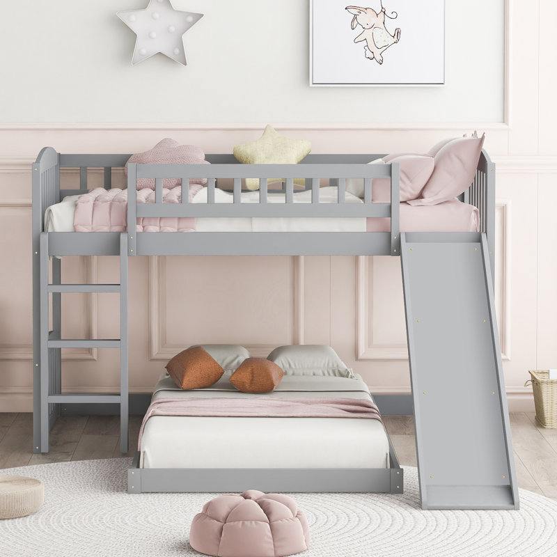 Lit simple au-dessus d'un lit superposé avec glissade et gris - Fabrication en bois de pin massif pour une durabilité intégrée qui rehausse le style de la chambre à coucher