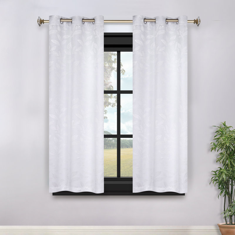 Finklea 100% Polyester Floral Room Darkening Grommet Curtain Panels, l 52 po x L 120 po, Blanc / blanc