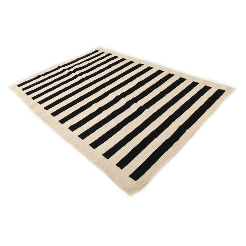 Tapis noir et blanc 5 x 8 Pinkerton