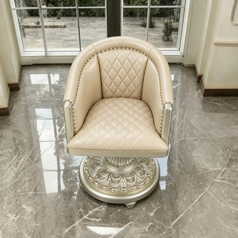 Fauteuil pivotant orné