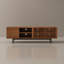 Meuble télé de style Mid-Century moderne, système de divertissement en bois à persiennes avec portes à lattes, rangement ouvert, 70,87 po