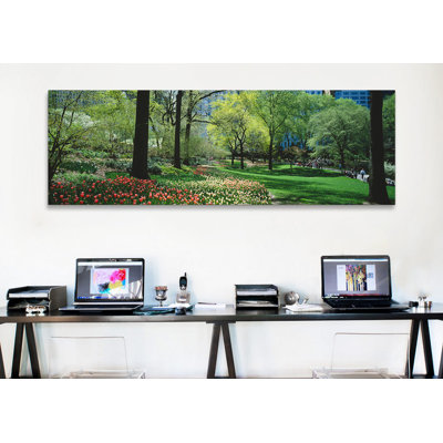 «Panoramic Trees in a Park, Central Park, Manhattan, New York City, New York State, USA # 2» par Panoramic Images, reproduction sur toile tendue sur châssis
