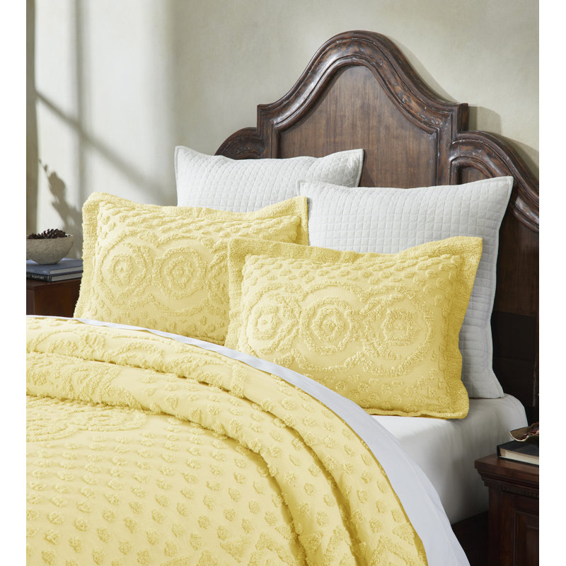 Taie décorative touffetée Heirloom 100% coton chenille, conception de médaillon, housse de coussin décorative douce et respirante, certifié OEKO-TEX, lavable à la machine, toutes saisons, 21 po x 27 po, jaune