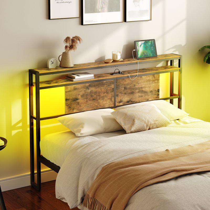 Tête de lit avec lumière DEL et station de charge Lutske l 60 po x H 40 po, réglable en hauteur, Grand lit, Brun
