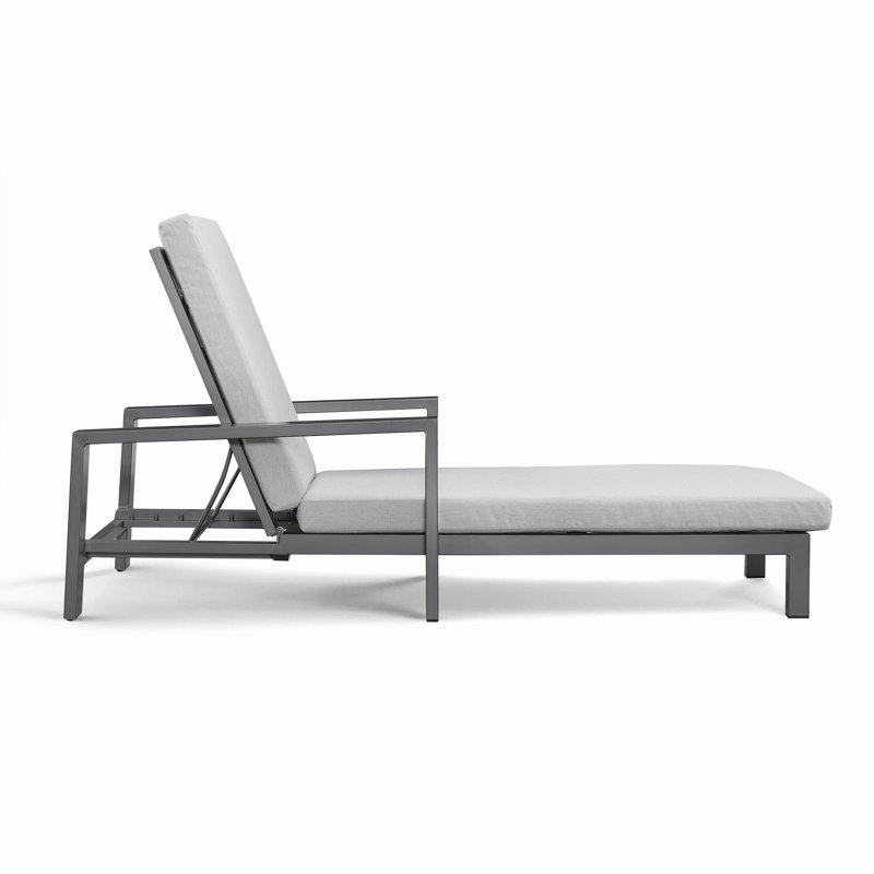 Chaise longue d'extérieur en métal Hoyt, Coussin grisâtre / cadre blanc neige, Light Grey    