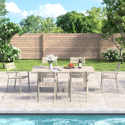 Ensemble repas pour 6 personnes avec table de salle à manger rectangulaire de 63 po et 6 chaises avec accoudoirs en métal