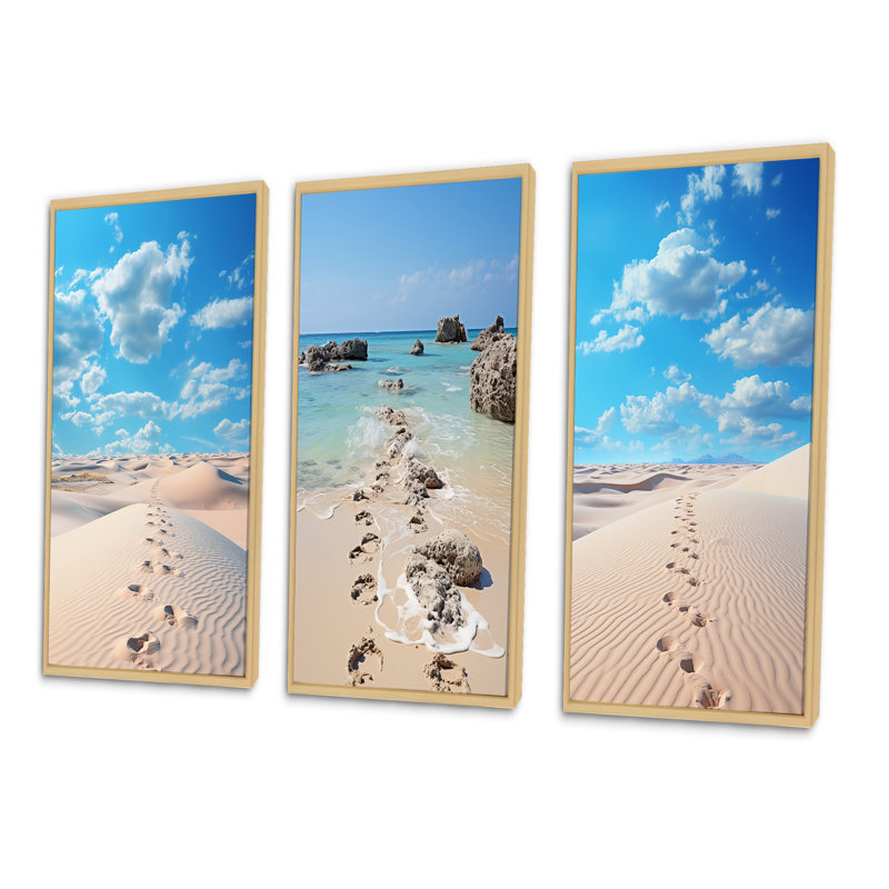 «Beach Photo Footprints In», 3 pièces sur toile, Encadrement brun, H 40 po x l 60 po