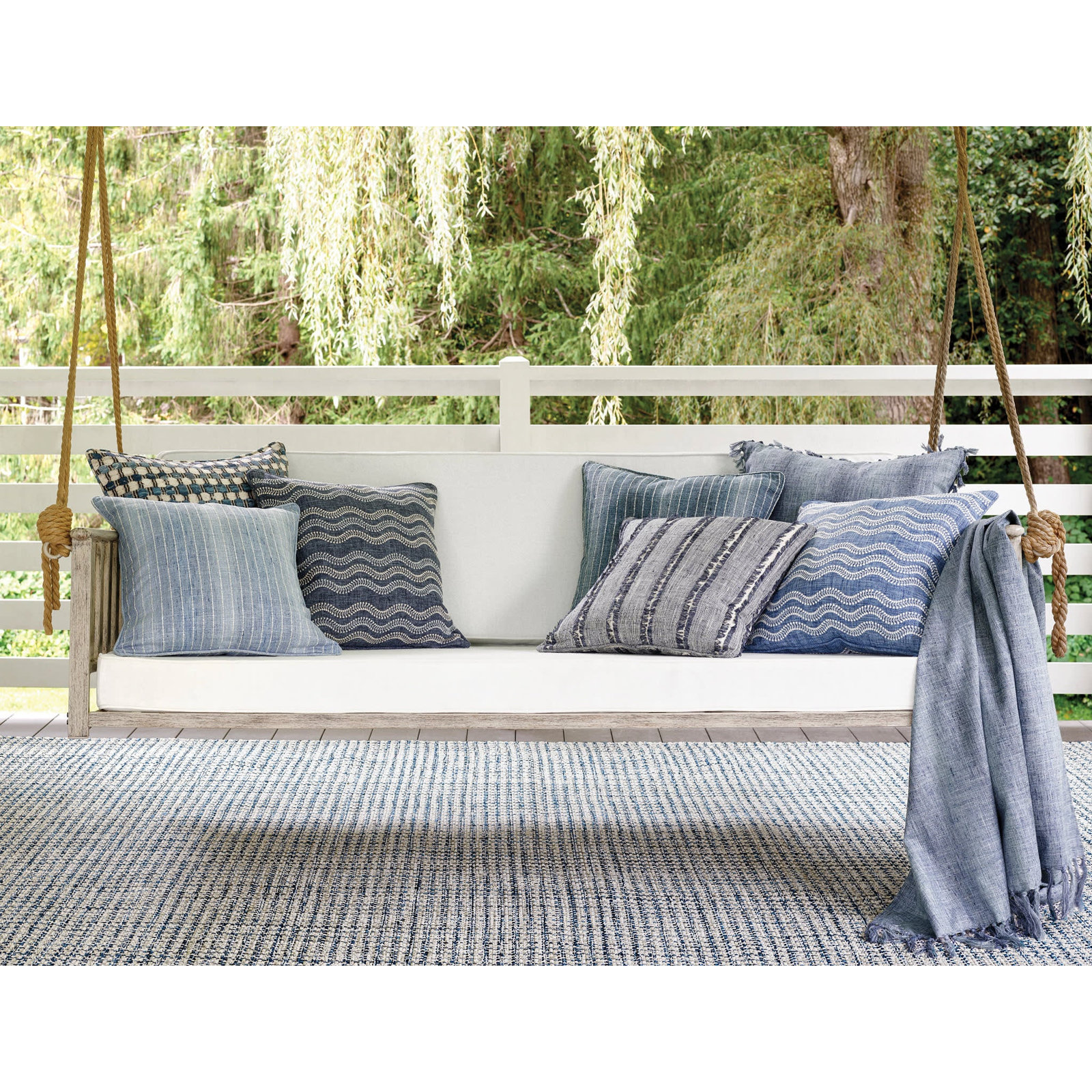 Coastal Blue Handwoven Indoor/Outdoor Rug, Runner 2'6" x 8'