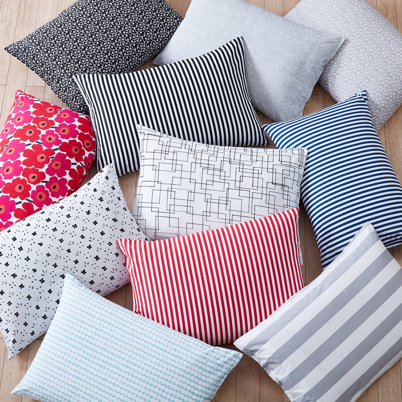 Marimekko Cotton Percale Lightweight Printed Sheet Set, Queen Sheet Set with 2 Standard Pillowcases, Mini Unikko Red