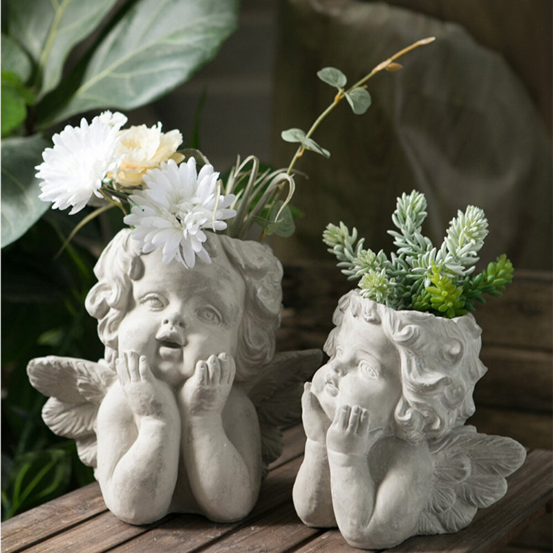 Janayra Statue Planter, 9.8" H x 10.6" W x 7.5" D
