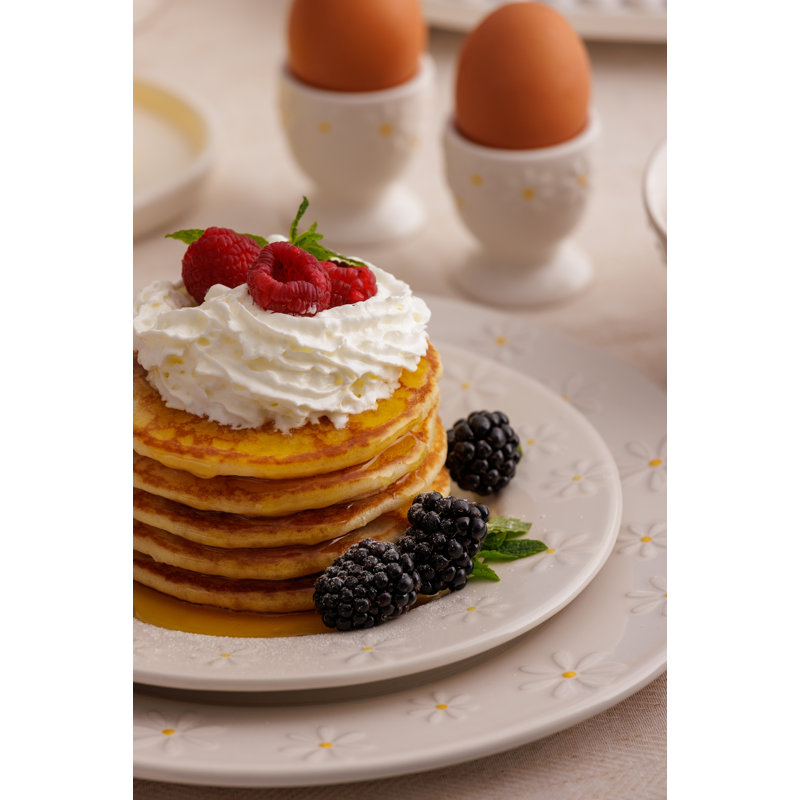 Daisy Stoneware Dinnerware Set 12 Piece - Service for 4