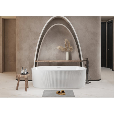 Baignoire autoportante linéaire de 170 cm (67 po), finition blanche brillante, matériau acrylique, trop-plein, confortable et ovale pour salle de bain, revêtement blanc à huit couches, bonde centrale.