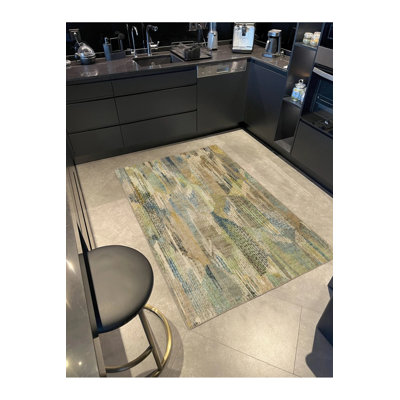 Geometric Flowing Motif Decorative Washable Carpet