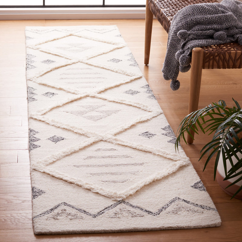 Azaruddin Hand Tufted Wool/Cotton Geometric Rug in Ivory/Black, Runner 2'3" x 9'