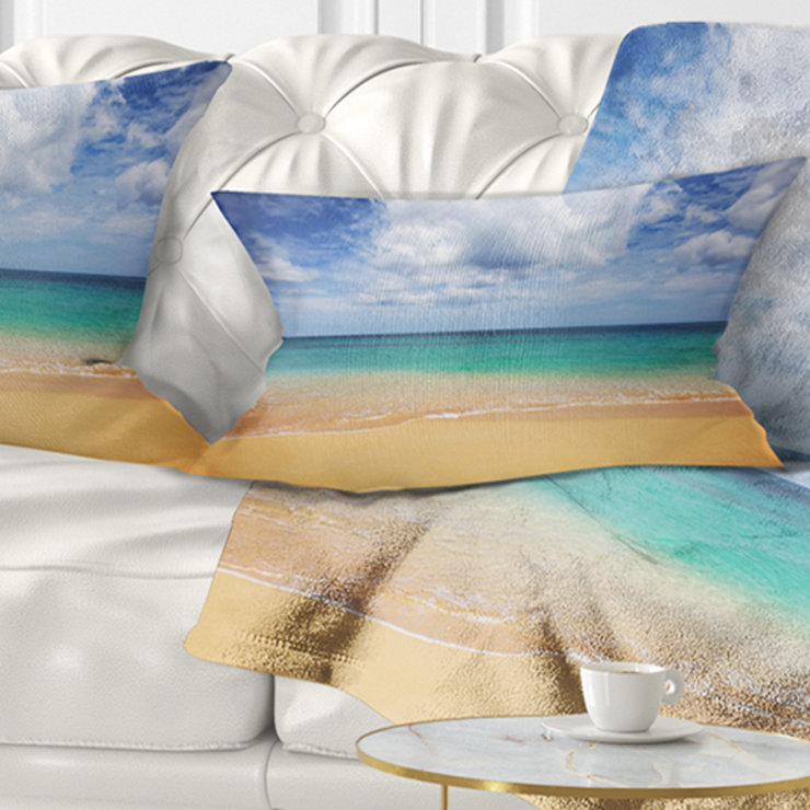 Coussin Beach Bright Seashore avec nuages lourds, Rectangle, 12 po x 20 po