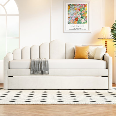 Lit de jour simple rembourré en velours beige avec couchette, charge sur l'accoudoir, tête de lit confortable en tissu doux, conception à rayures verticales, lit de rangement, grand pour magazines, structure solide