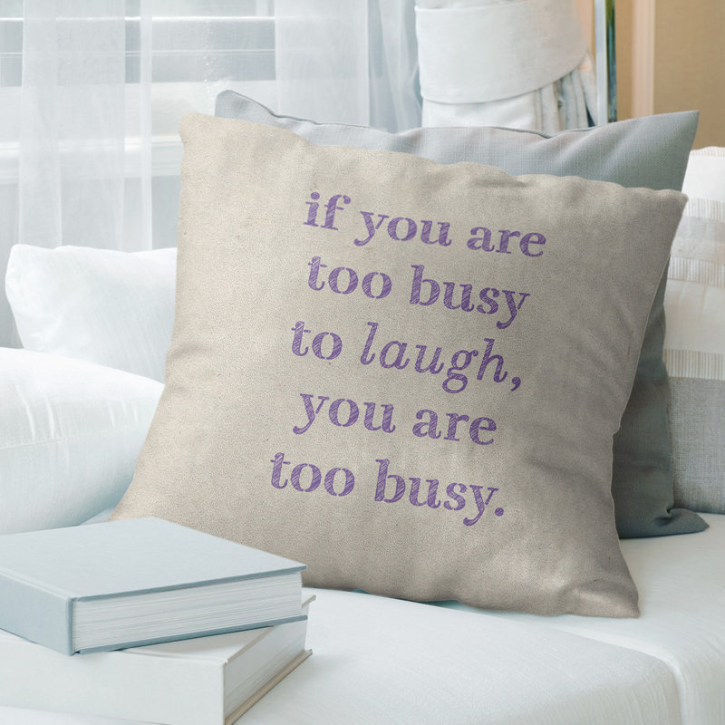 Coussin Handwritten Make Time For Laughter, 14 po x 14 po, Blanc / Mauve, Polyester/ Bourre en polyester