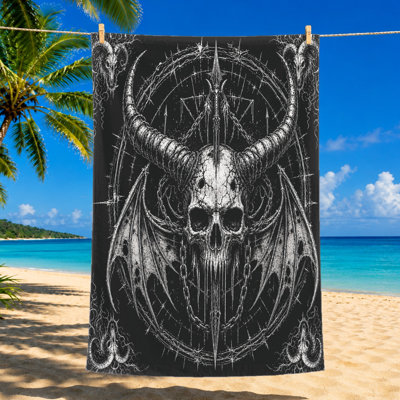 Serviette de plage de style gothique 1Pcs, avec un démon détaillé avec de grandes cornes, des chaînes et des ailes de chauve-souris dans un style monochrome grunge. Microfibre absorbante, parfaite pour les voyages, la natation, les voyages, les aventures en plein air, unisexe.