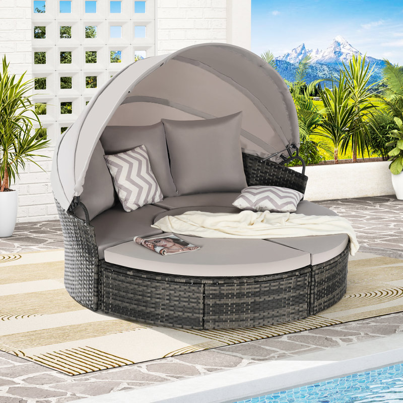 Lit de jour pour l'extérieur, construction, coussins confortables, table de loisir avec auvent, fabrication hydrofuge