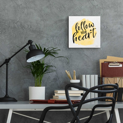 «Follow Your Heart» par Susie Boyer, art mural en verre acrylique, 12 po x 12 po
