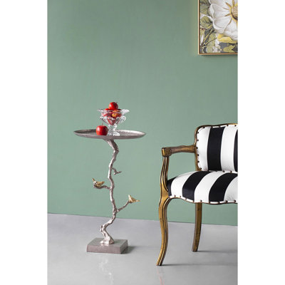 Table d'appoint ronde en aluminium avec accents d'oiseaux dorés, table de bout ronde pour salon et chambre à coucher Silver Branch, 16,9 po x 16,9 po x 28 po