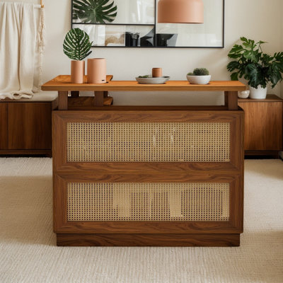 Meuble-bar de coin avec accents en rotin, armoire à boissons et table de bar pour petits espaces