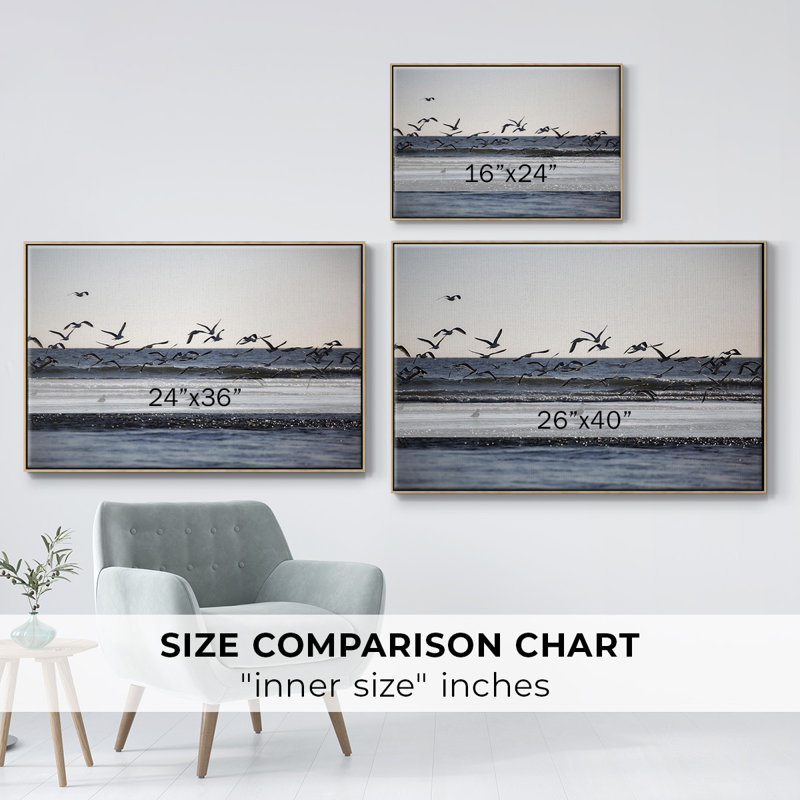 Vol de mouettes encadré sur toile, Bois naturel, H 25 po x l 37 po x P 2 po